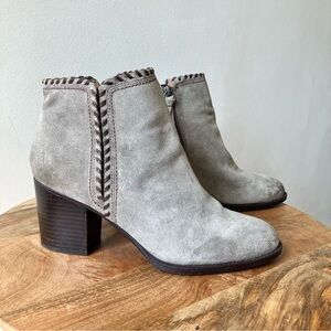 Sofft | Wilton Pietra Suede Stacked Heel
Ankle Boots Grey Coffee